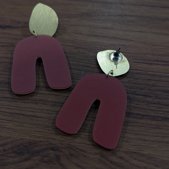 DConstruct Fluid Curve Earrings in Pink - Picture 2 of 2